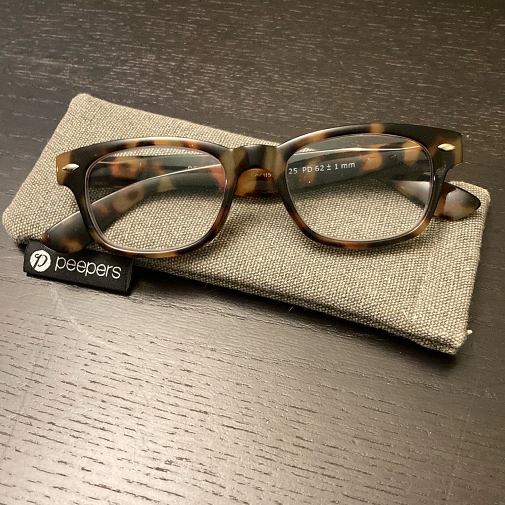 Peepers Clark Blue Light reading glasses. 1.25